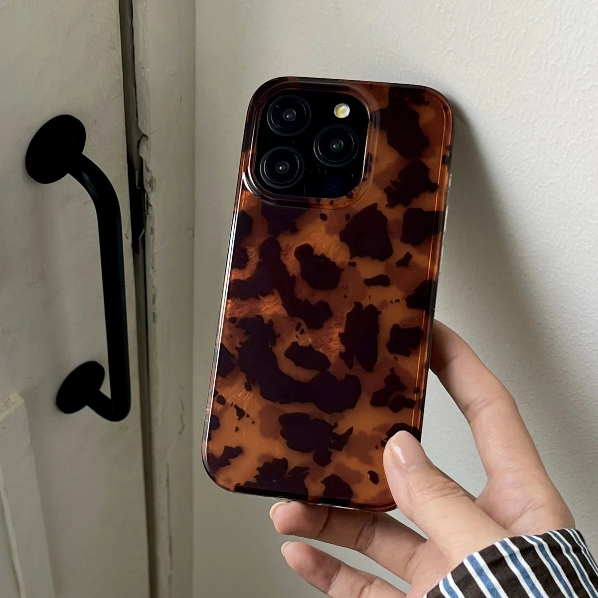 Retro Amber Texture Laser Phon - đánh giá và giá Phone Accessories To Sell
